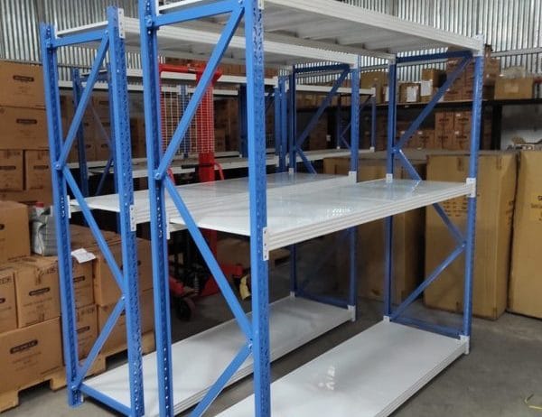 Keunggulan Menggunakan Rak Besi untuk Penyimpanan Barang